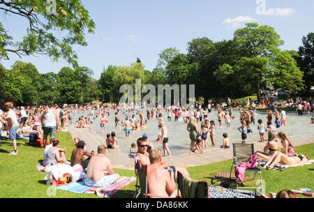 Tettenhall Paddling Pool, Tettenhall, Wolverhampton Stock Photo ...