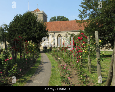 Garden & Graveyard of Beautiful Dorchester On Thames Abbey Church of St Peter & St Paul Stock Photo