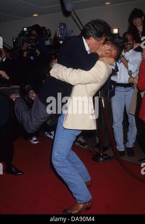 DUSTIN HOFFMAN with Cuba Gooding Jr..Outbreak premiere 1995.k0822lr.(Credit Image: © Lisa Rose/Globe Photos/ZUMAPRESS.com) Stock Photo