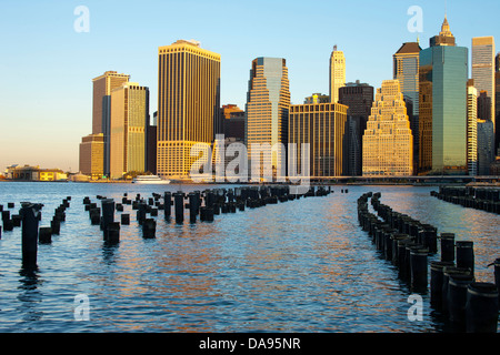 DOWNTOWN SKYLINE EAST RIVER MANHATTAN NEW YORK CITY USA Stock Photo - Alamy