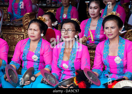 All-female gamelan band plays at a wedding in Ubud, Bali Stock Photo