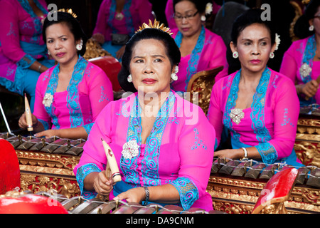 All-female gamelan band plays at a wedding in Ubud, Bali Stock Photo