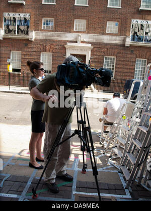 News crew in front of the Lindo Wing at St. Mary's Hospital, Paddington, London, UK on 8th July 2013 in anticipation of the birth of the Royal baby. The first child of the Duke and Duchess of Cambridge is due mid-July and is expected to make its first public appearance at the Lindo Wing doors. Stock Photo