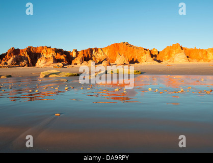 Sunset on the sandstone cliffs of Western Beach at Cape Leveque, Dampier Peninsular, Kimberley, Western Australia Stock Photo