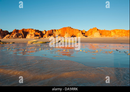 Sunset on the sandstone cliffs of Western Beach at Cape Leveque, Dampier Peninsular, Kimberley, Western Australia Stock Photo