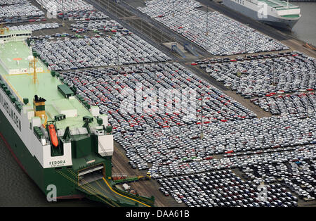 (dpa file) A file picture dated 22 January 2009 of a giant car parking with cars ready for export in Bremerhaven, Germany. Photo: Ingo Wagner Stock Photo