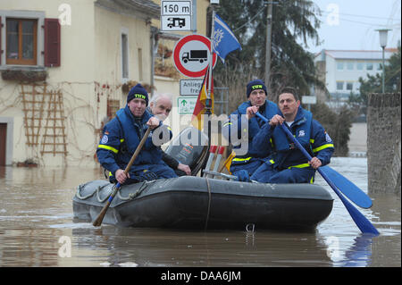 Staff of German Federal Agency for Technical Relief (THW)   transport resident through flooded Kitzingen, Germany, 11 January 2011. Thaw weather caused vast floodings in Germany. Photo: DAVID EBENER Stock Photo