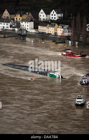 A tanker loaded with 240 tons of sulfuric acid has capsized on the Rhine river near St. Goarshausen, Germany 13 January 2011. Photo: THOMAS FREY Stock Photo