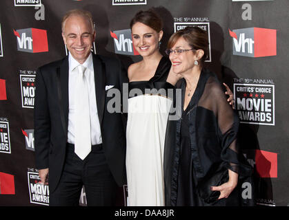 Natalie Portman (C) and her parents, Avner Hershlag (L) and Shelley ...