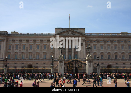 London, England, Great Britain, UK, United Kingdom, palace, Buckingham, people, tourists Stock Photo