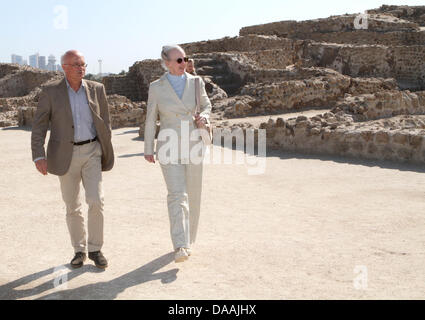 Queen Margrethe II of Denmark visits the site of the Museum and Qala'at Al-Bahrain (the ancient capital of Bahrain) and the Barbar Temple which was built 2,500 BC near Manama, Bahrain, 04 February 2011. The Danish Royal Couple is on state visit to the Kingdom of Bahrain from 03 to 05 February. Photo: Albert Nieboer Photo: RPE-Albert Nieboer (NETHERLANDS OUT) Stock Photo