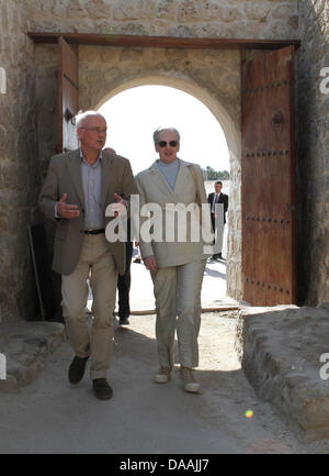 Queen Margrethe II of Denmark visits the site of the Museum and Qala'at Al-Bahrain (the ancient capital of Bahrain) and the Barbar Temple which was built 2,500 BC near Manama, Bahrain, 04 February 2011. The Danish Royal Couple is on state visit to the Kingdom of Bahrain from 03 to 05 February. Photo: Albert Nieboer Photo: RPE-Albert Nieboer (NETHERLANDS OUT) Stock Photo