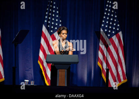 First Lady Michelle Obama introduces the president Barack Obama at a ...
