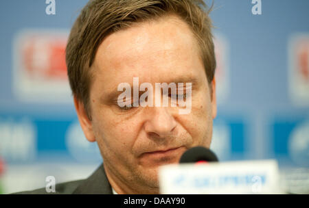 Sports director of Bundesliga soccer club  FC Schalke 04,  Horst Heldt, attends a press conference of the club in Gelsenkirchen, Germany, 22 September 2011. Schalke's head head coach, 53-year old Ralf Rangnick, resigned as coach of Schalke due to health reasons, the soccer club stated in a press conference earlier this Thursday, 22 September 2011. Photo: Bernd Thissen