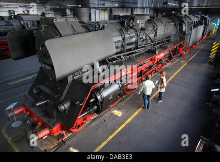 (dpa FILE) - An archive picture, dated 30 August 2011, shows the historic express locomotive model 03 1090 at the hisotric train engine museum in Schwerin, Germany. Photo: Jens Buettner Stock Photo