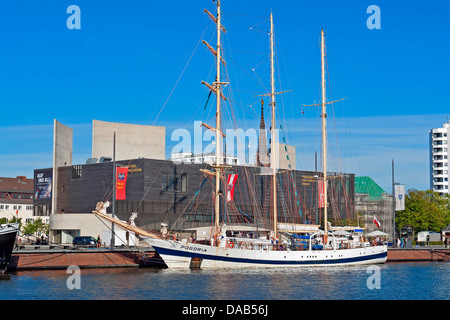 Europe, Germany, Bremen, Bremerhaven, Lohmannstrasse, new harbour, port, historical, ships, sail yacht, German emigrant house, a Stock Photo