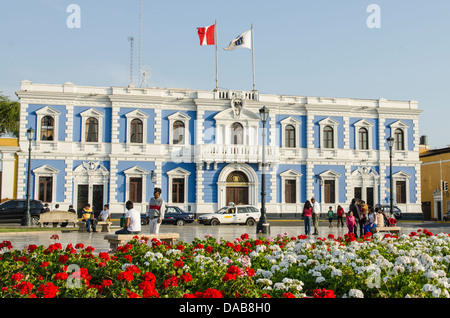 Municipal offices ornate spanish colonial architectural building and Plaza de Armas, Trujillo, Peru. Stock Photo