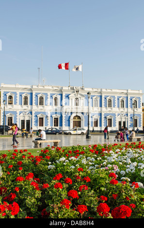 Municipal offices ornate spanish colonial architectural building and Plaza de Armas, Trujillo, Peru. Stock Photo