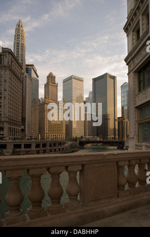 Chicago River and downtown skyline, Chicago, Illinois, USA Stock Photo ...