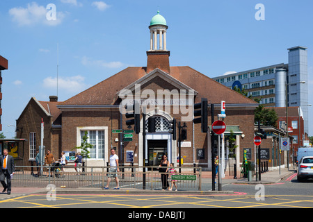 North Bromley railway station on Tweedy Road Stock Photo