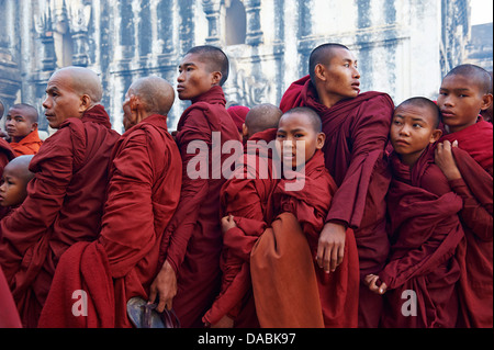 Monks in procession during Full Moon Festival, Patho Ananda temple, Bagan (Pagan), Myanmar (Burma), Asia Stock Photo