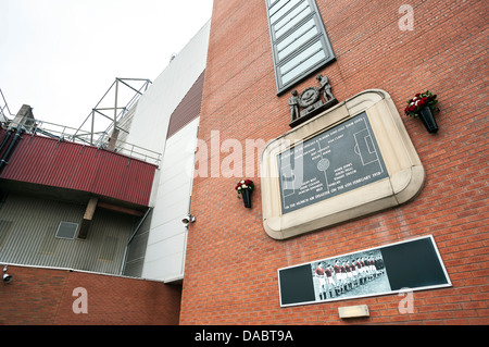 Munich Air Disaster Memorial, Old Trafford, Manchester Stock Photo