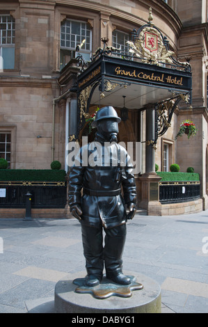 The Citizen Firefighter statue (2001) in front of central station Glasgow Scotland Britain UK Europe Stock Photo