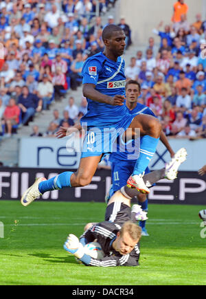 Munich's goalkeeper Manuel Neuer (BELOW) saves the ball before Hoffenheim's Ryan Babel during the German Bundesliga soccer match between TSG 1899 Hoffenheim and FC Bayern Munich at Rhein-Neckar-Arena in Sinsheim, Germany, 01 October 2011. Photo: ULI DECK        (ATTENTION: EMBARGO CONDITIONS! The DFL permits the further  utilisation of the pictures in IPTV, mobile services and othe Stock Photo