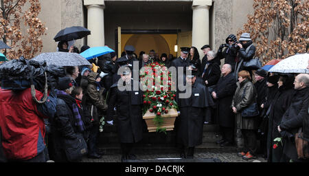 The died author Christa Wolf is laid to rest in Berlin, Germany, 13 December 2011. Two weeks after her death the German writer was buried at the Dorotheenstadt Cemetery. Christa Wolf died at the age of 82 on 01 December 2011. Photo: RAINER JENSEN Stock Photo