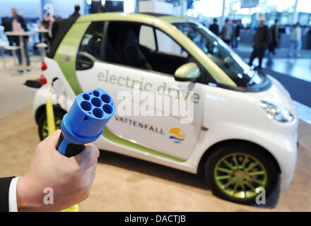 FILE - An archive picture dated 04 April 2011 shows an electric car and a recharger cable at the trade fair in Hanover, Germany, 15 December 2011. Automobile supplier Continental presented an international study on the future of mobility and electromobility. Photo: Julian Stratenschulte Stock Photo