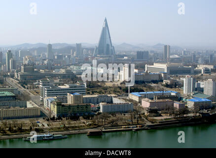 FILE - An archive picture dated 02 April 2011 shows the tower of the Ryugyong-Hotel and the Taedong River in Pyongyang, Republic of Korea.  After the death of North Korean leader Kim Jong-il, Pyongyang described his son Kim Jong-un as the 'great successor' and urged North Koreans to unite behind him, North Korea's state-run news agency, KCNA, reported on 19 December 2011. Photo: Ul Stock Photo