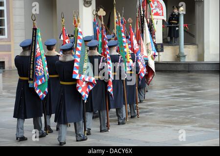 Guardsman march prior to the funeral service for the former Czech President Vaclav Havel at St. Vitus Cathedral in Prague, Czech Republic, 23 December 2011. Havel died on 18 December 2011 aged 75. Photo: DAVID EBENER Stock Photo