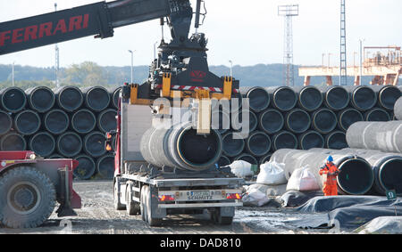 Pipes for the Baltic Sea pipeline Nord Stream are loaded on the premises of the ferry port Sassnitz-Mukran, Germany, 07 October 2011. The last of the 126,000 planned tubes are currently constructed by the French pipeline manufacturer Eupec in Sassnitz. Photo: STEFAN SAUER Stock Photo