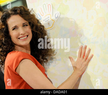 American actress Andie MacDowell prmotes the charity 'Helping Hands' in Berlin, Germany, 14 October 2011. The fast food chain McDonald's has initiated the charity campaign on the occasion of its 40the anniversary to collect money for gravely ill children and their families. Photo: Britta Pedersen Stock Photo