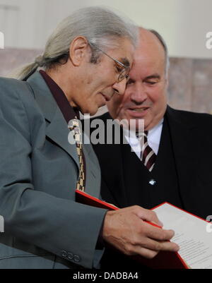 Algerian author Boualem Sansal (L) is awarded the Peace Prize of the German Book Trade by Gottfried Honnefelder, chairman of the 'Boersenverein des Deutschen Buchhandels' (association of German book traders)at St. Paul's Church in Frankfurt Main, Germany, 16 October 2011. Sansal belongs to a small group of intellectuals in Algeria who openly criticize the political and social condi Stock Photo