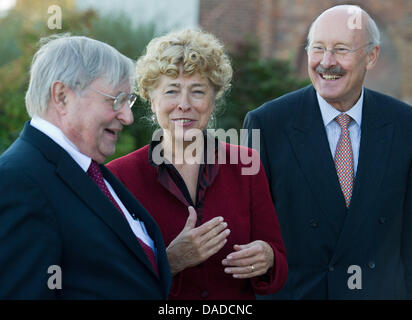 Former Europe University Viadrina chancellors, Hans N. Weiler (L) and Gesine Schwan, and current President Gunter Pleuger (R) arrive for a ceremonial act on occasion of the 20th academic year at the Viadrina in Frankfurt an der Oder, Germany, 17 October 2011. 200 years ago, the Viadrina moved to Wroclaw and merged with the Leopoldina. 20 years ago, the Viadrina was re-founded in Fr Stock Photo