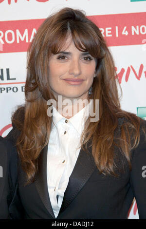 Actress Penelope Cruz attends a photocall during the 6th International Rome Film Festival at Auditorium Parco Della Musica in Rome, Italy, on 26 October 2011. Photo: Hubert Boesl Stock Photo