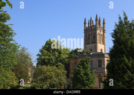 Magdalen Tower viewed from Oxford University Botanic Gardens, Oxford, UK Stock Photo