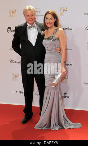 Businessman Karlheinz Koegel and his wife Dagmar arrive for the Bambi award in Wiesbaden, Germany, 10 November 2011. The Bambis are the main German media awards and are presented for the 63rd  time. Photo: Frank Rumpenhorst dpa/lhe  +++(c) dpa - Bildfunk+++ Stock Photo