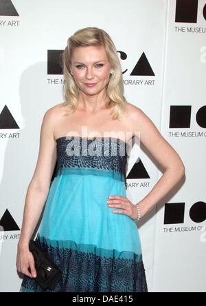 Actress Kirsten Dunst arrives at the 2011 MOCA Gala - 'An Artists Life Manifesto' at Museum Of Contemporary Art - Moca Grand Avenue in Los Angeles, USA, on 12 November 2011. Photo: Hubert Boesl Stock Photo