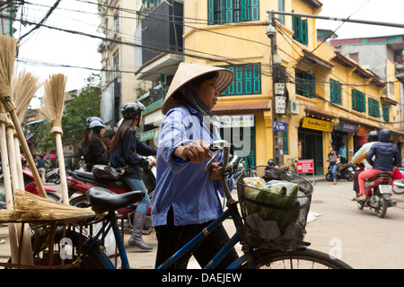 Street Vendor in the Old Quarter of Hanoi, Vietnam Stock Photo