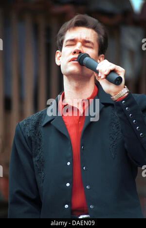 Country performer Randy Travis performs at the annual country music festival, Jamboree in the Hills, on July 22, 1990,  in St. Clairsville, Ohio, USA.  Travis, who has been hospitalized in Dallas since Sunday, suffered a stroke Wednesday and underwent surgery to relieve pressure on his brain. Stock Photo