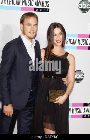 Singer Alanis Morisette and Mario ÒMC SouleyeÓ Treadway arrive at the 2011 American Music Awards at Nokia Theatre L.A. Live in Los Angeles, USA, on 20 November 2011. Photo: Hubert Boesl Stock Photo
