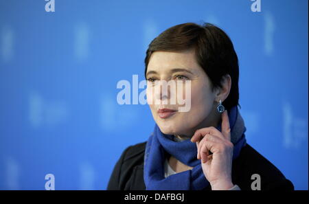 Italian actress Isabella Rossellini poses during the photocall for the film 'Late Bloomers' during the 61st Berlin International Film Festival in Berlin, Germany, 17 February 2011. The film is running in section Berlinale Special of the International Film Festival. The 61st Berlinale takes place from 10 to 20 February 2011. Photo: Hannibal dpa Stock Photo