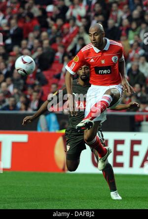 Benfica's Luisao (R) and Stuttgart's Cacau (L) fight for the ball during UEFA Europa League round of 32 first leg match SL Benfica Lisbon and VfB Stuttgart at the Luz stadium in Lisbon, Portugal, 17 February 2011. Benfica won the match with 2-1. Photo: Marijan Murat Stock Photo