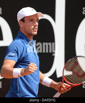 Stuttgart, Germany. 12th July, 2013. Spanish Roberto Bautista-Agut makes a fist during the quarter final match against Berrer from Germany at the ATP Tournament in Stuttgart, Germany, 12 July 2013. Photo: MARIJAN MURAT/dpa/Alamy Live News Stock Photo