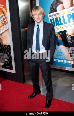 Actor Owen Wilson attends the premiere of 'Hall Pass' at Arclight Cinerama Dome in Los Angeles, USA, 23 February 2011. Photo: Hubert Boesl Stock Photo