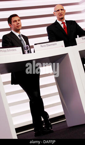 Deutsche Telekom CEO Rene Obermann (L) and CFO Timotheus Hoettges (R) deliver the telecommunication group's balance press conference in Bonn, Germany, 25 February 2011. Photo: OLIVER BERG Stock Photo