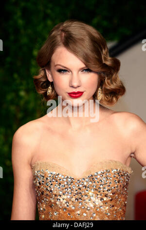 US singer Taylor Swift arrives for the Vanity Fair Academy Awards Party at Sunset Tower in Los Angeles, USA, 27 February 2011. Photo: Hubert Boesl Stock Photo