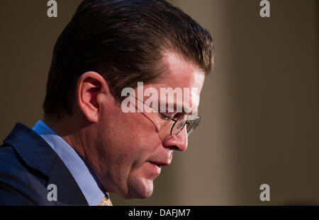 German Defence Minister Karl-Theodor zu Guttenberg holds a speech on the occasion of his resignation in Berlin, Germany, 1 March 2011. Guttenberg resigns after he got involved into a plagiarism affair about his doctoral thesis. Photo: Michael Kappeler Stock Photo
